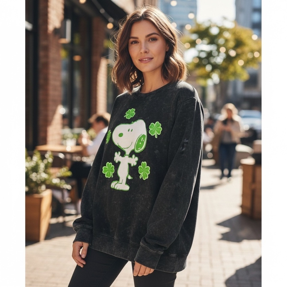Peanuts Snoopy Graphic St.Patrick’s Sweatshirt - Black and Green